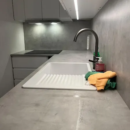 F2 Vue - Piscine - Climatisation - Parking *