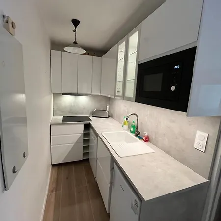 F2 Vue - Piscine - Climatisation - Parking *