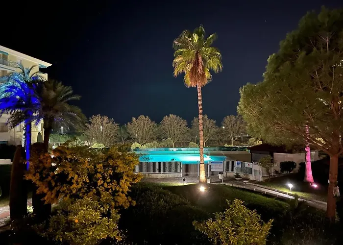 F2 Vue - Piscine - Climatisation - Parking Lejlighed *